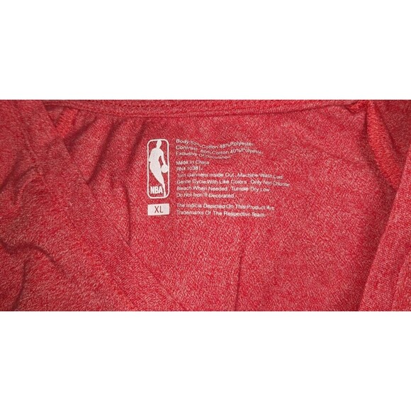 NBA Tshirt XL Women's Red Philadelphia 76ers Basketball Short Sleeve Vneck - Picture 5 of 5